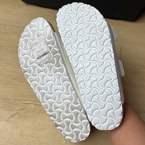 BIRKENSTOCK WOMEN'S ARIZONA SOFT FOOTBED WHITE LEATHER SANDAL, 7-7.5US / 38EU - Picture 8 of 8